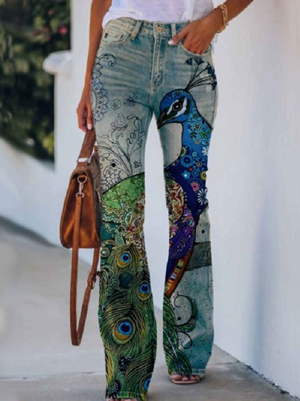 Calça jeans flare feminina despojada com estampa floral