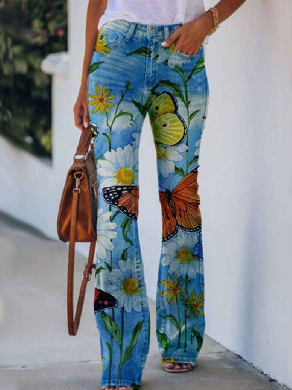 Calça jeans flare feminina despojada com estampa floral