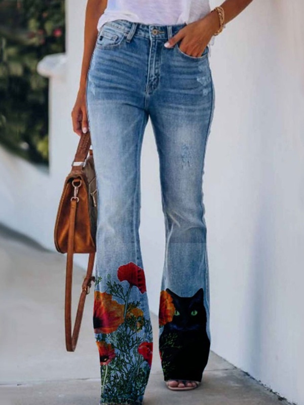 Calça jeans flare feminina despojada com estampa floral