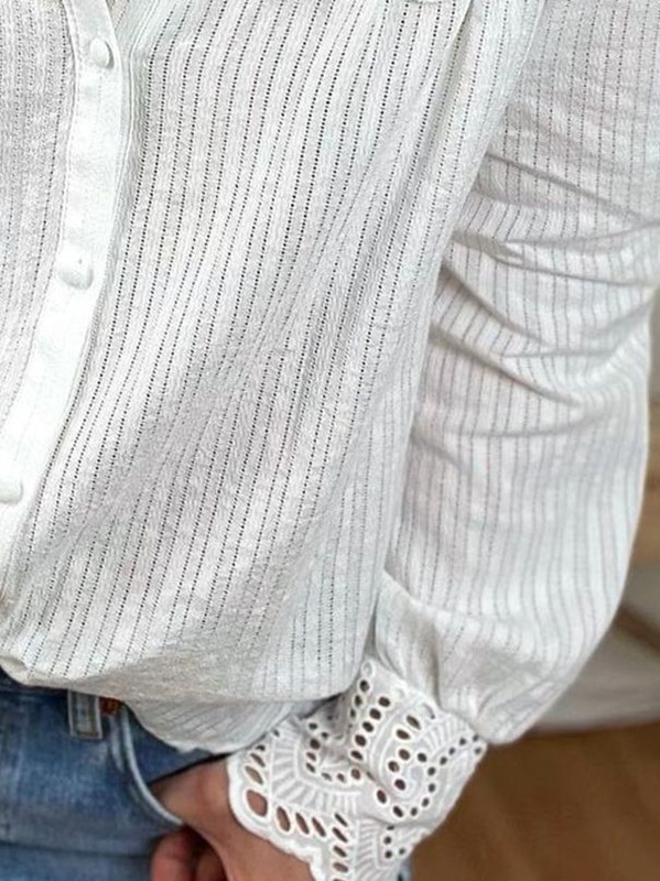 Blusa feminina boho de algodão com gola alta e botões